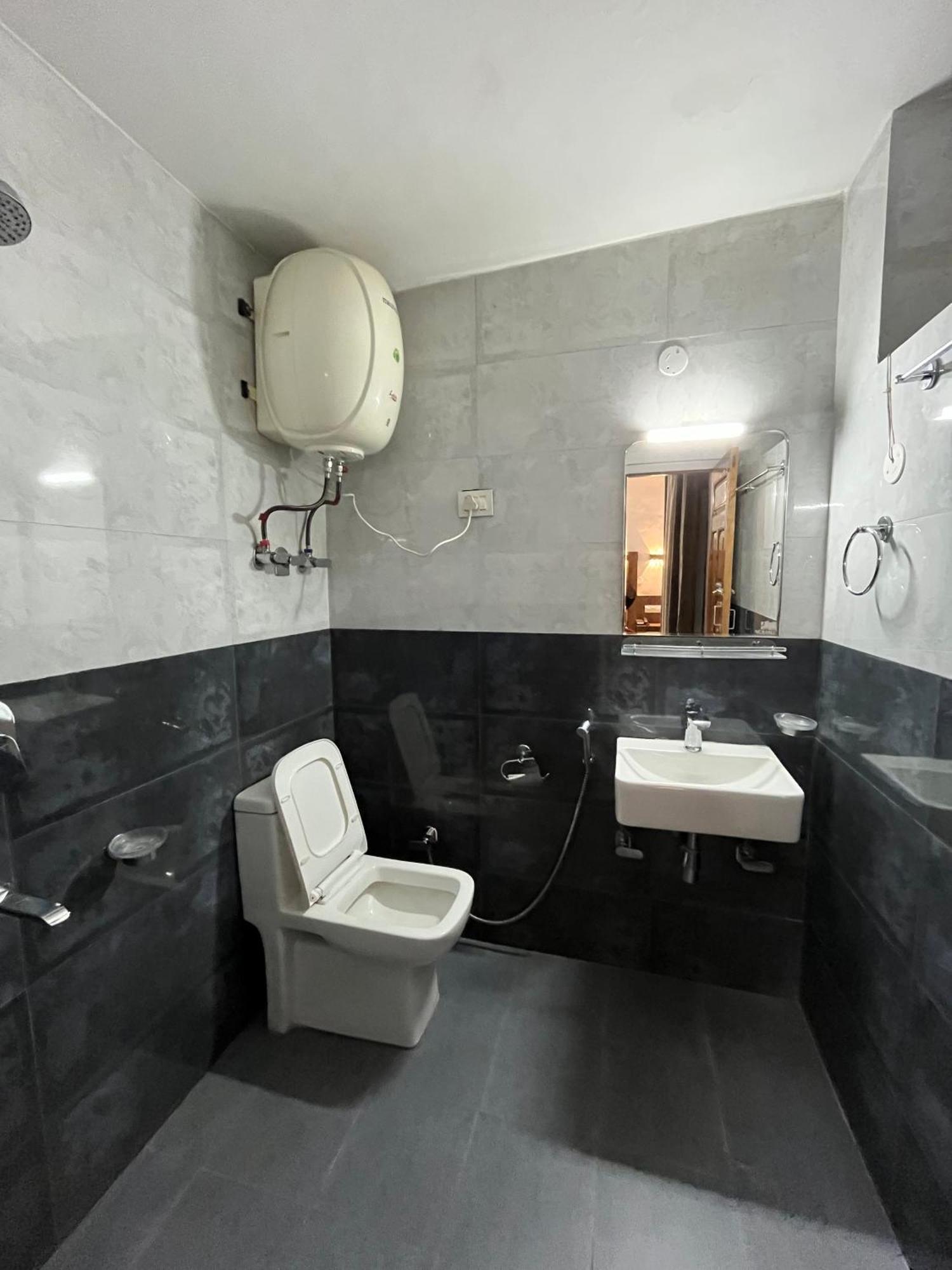 Hotel Premier Mall Road Manali Extérieur photo