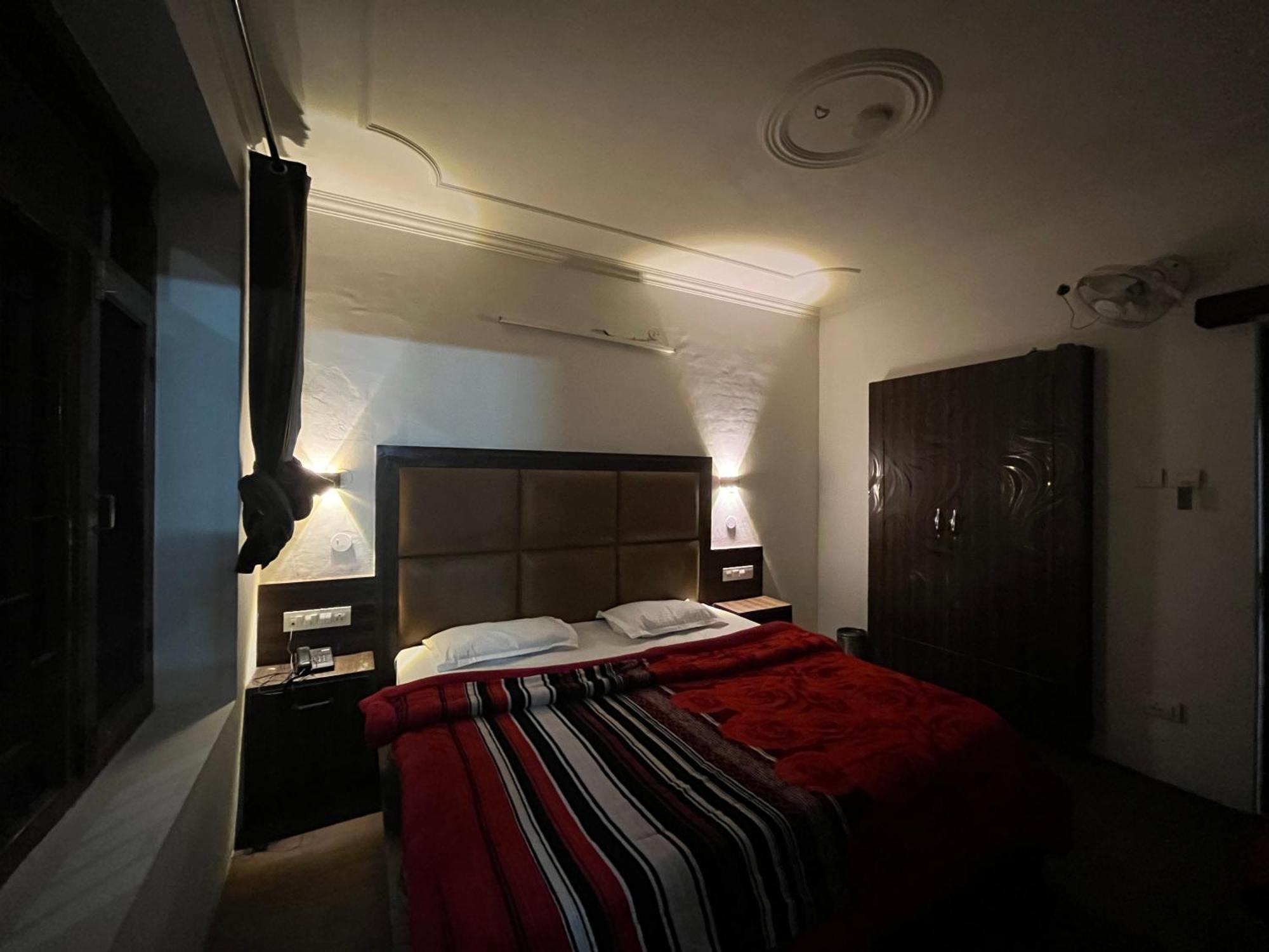 Hotel Premier Mall Road Manali Extérieur photo