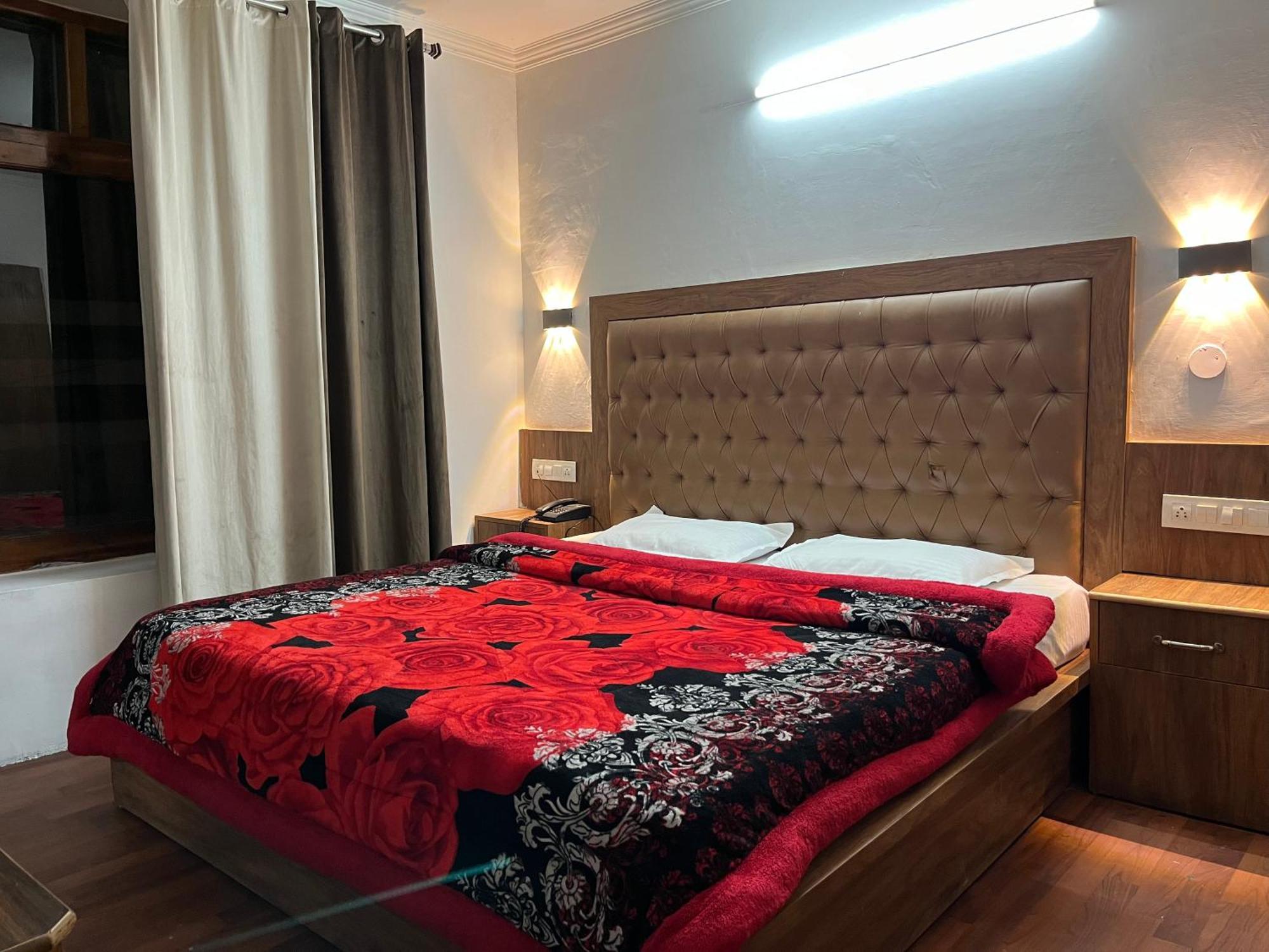 Hotel Premier Mall Road Manali Extérieur photo