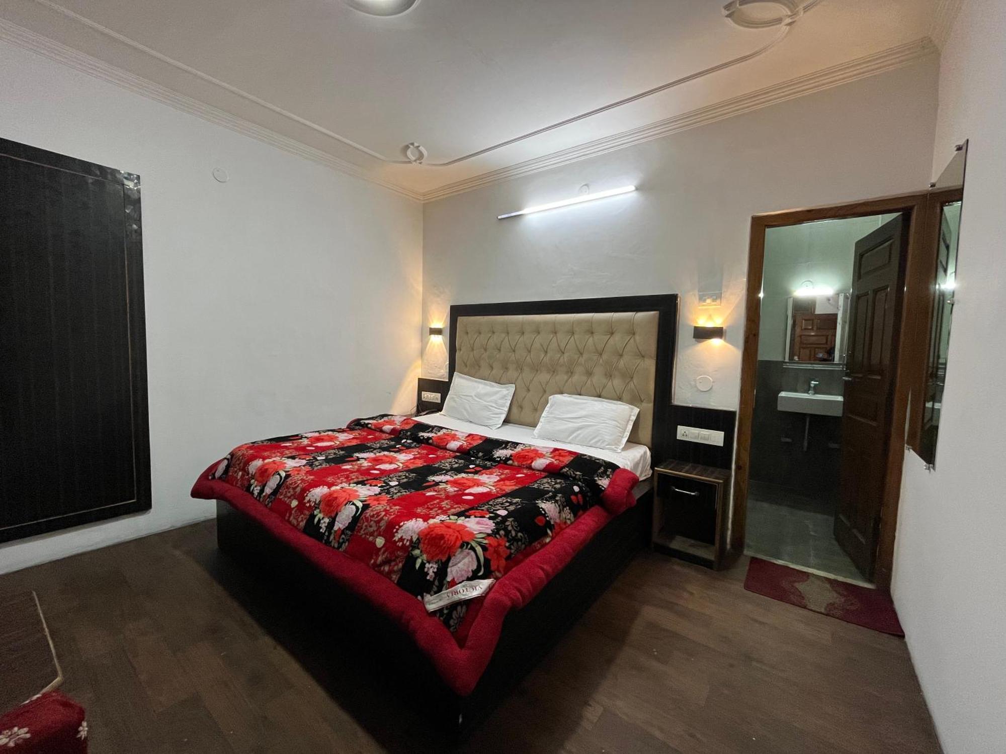 Hotel Premier Mall Road Manali Extérieur photo