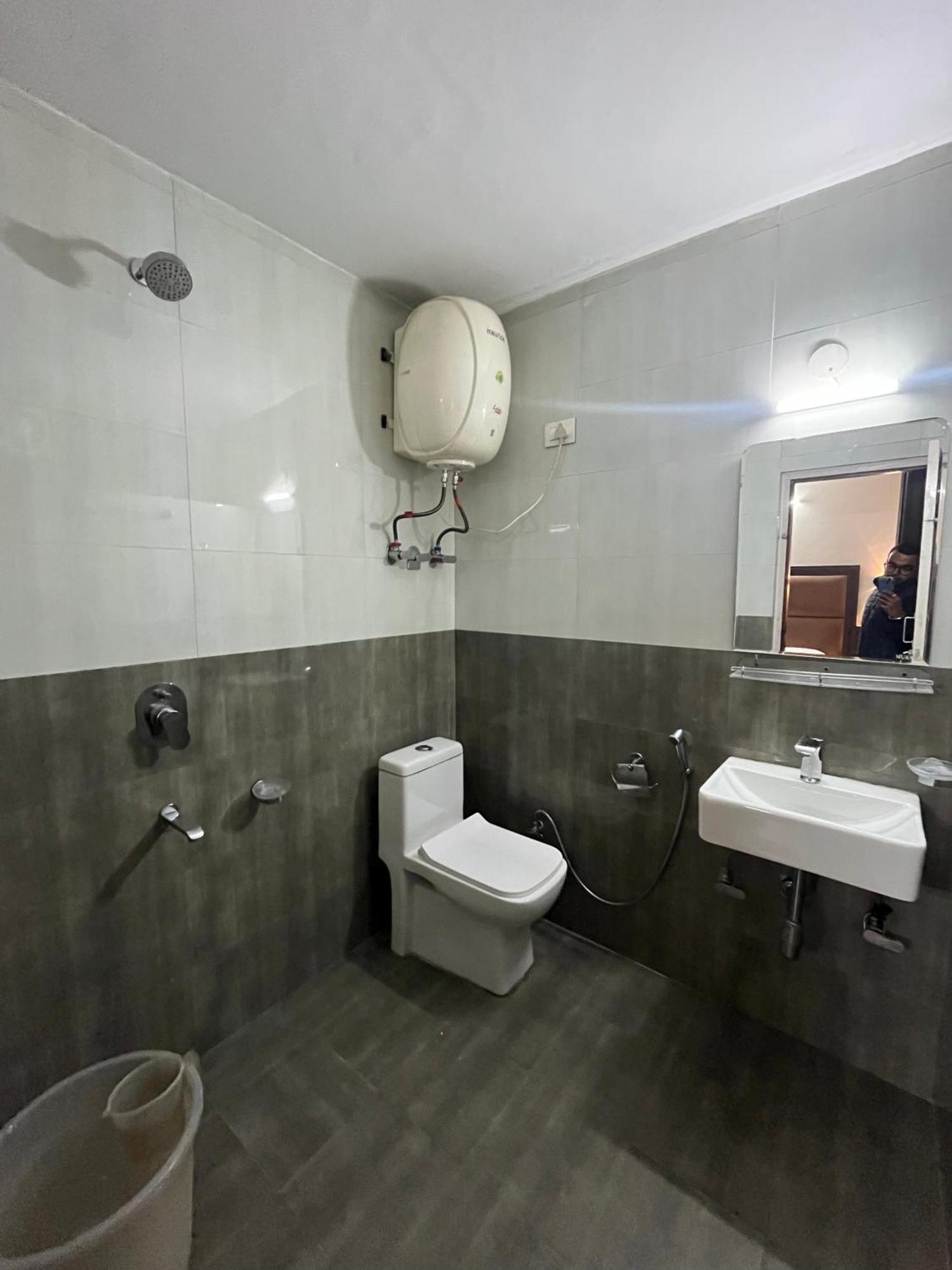 Hotel Premier Mall Road Manali Extérieur photo