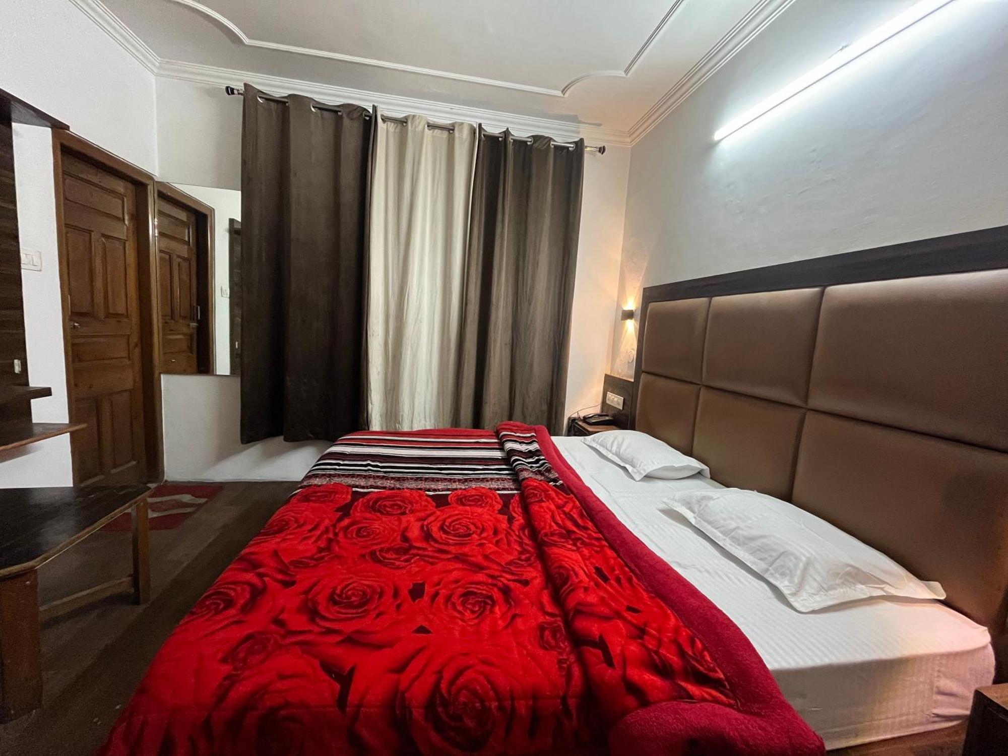 Hotel Premier Mall Road Manali Extérieur photo