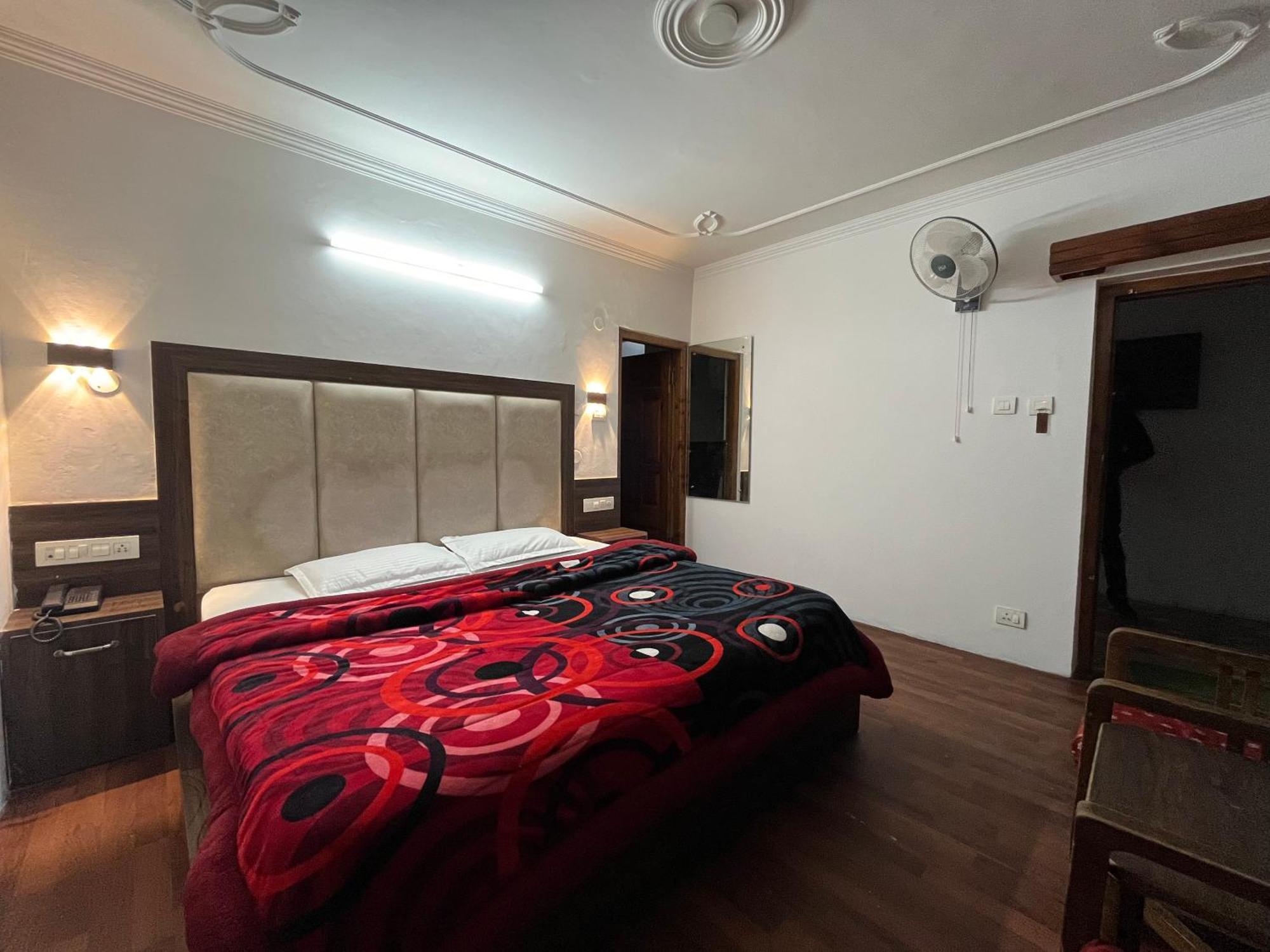 Hotel Premier Mall Road Manali Extérieur photo