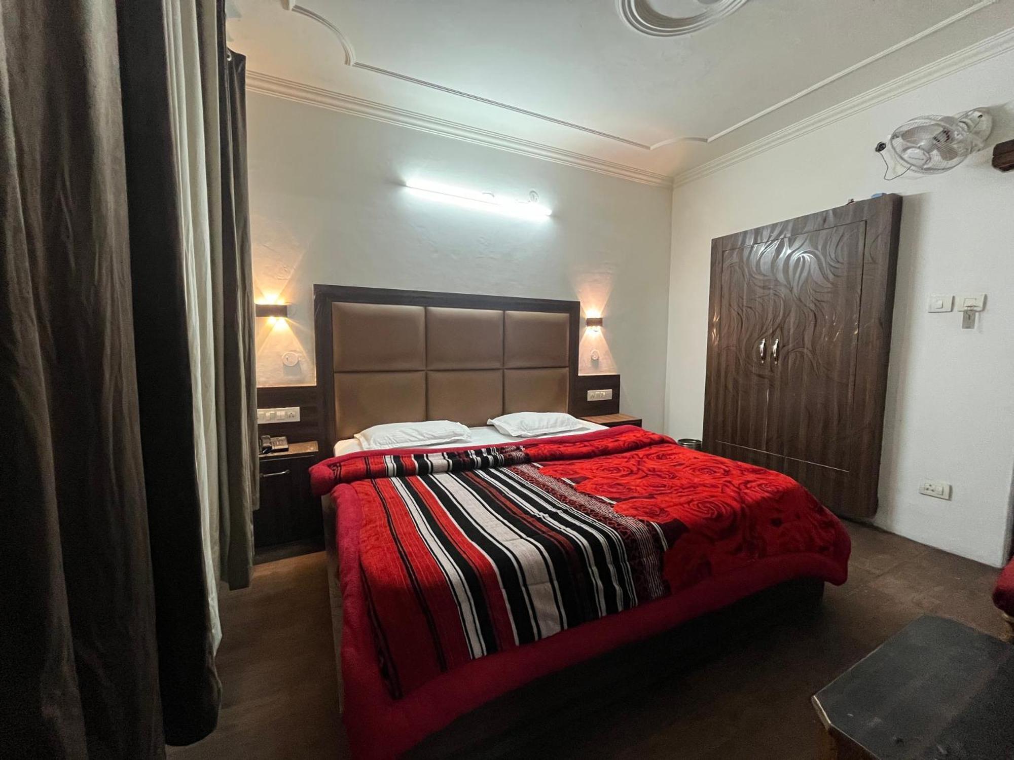 Hotel Premier Mall Road Manali Extérieur photo