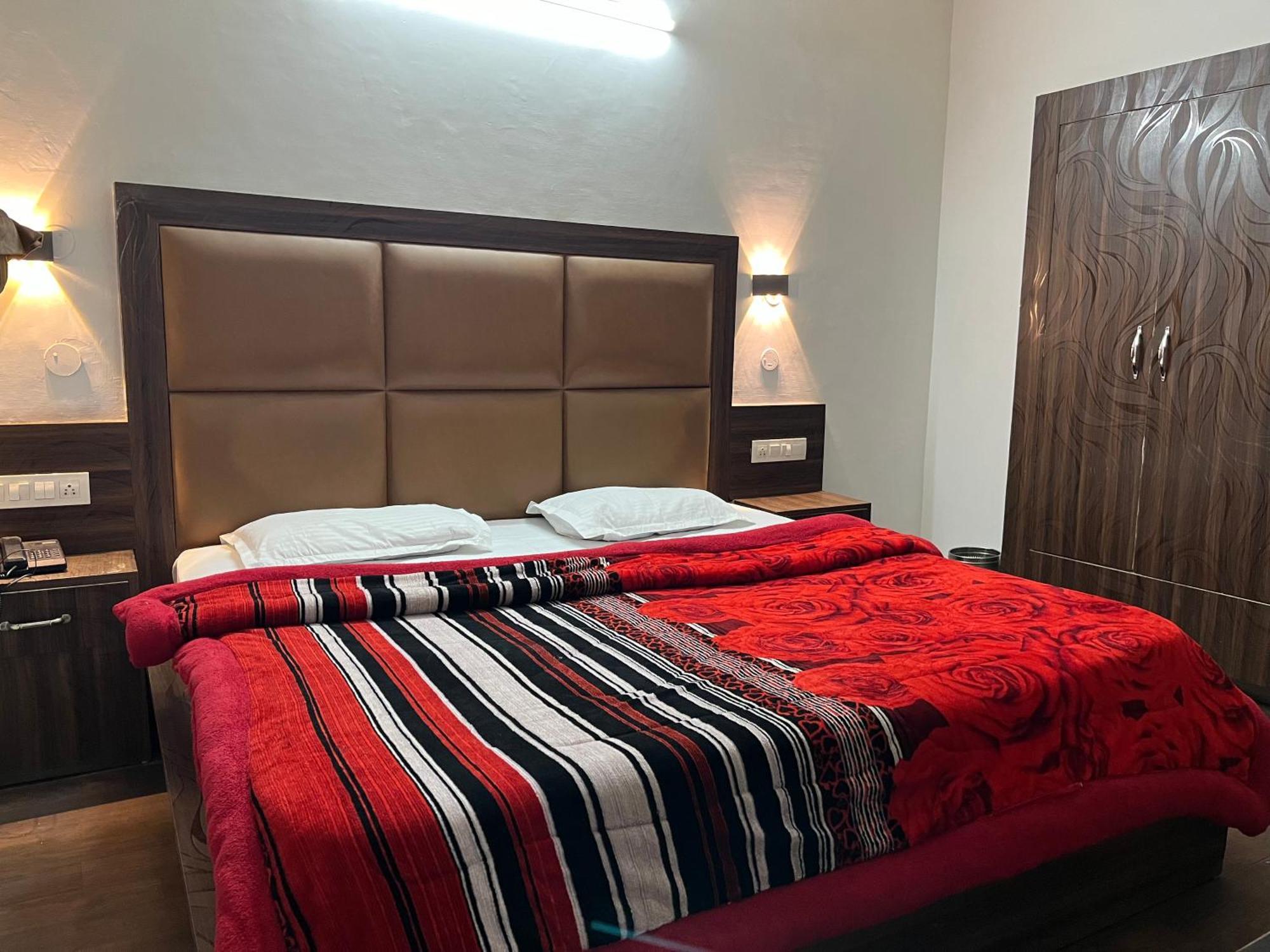 Hotel Premier Mall Road Manali Extérieur photo