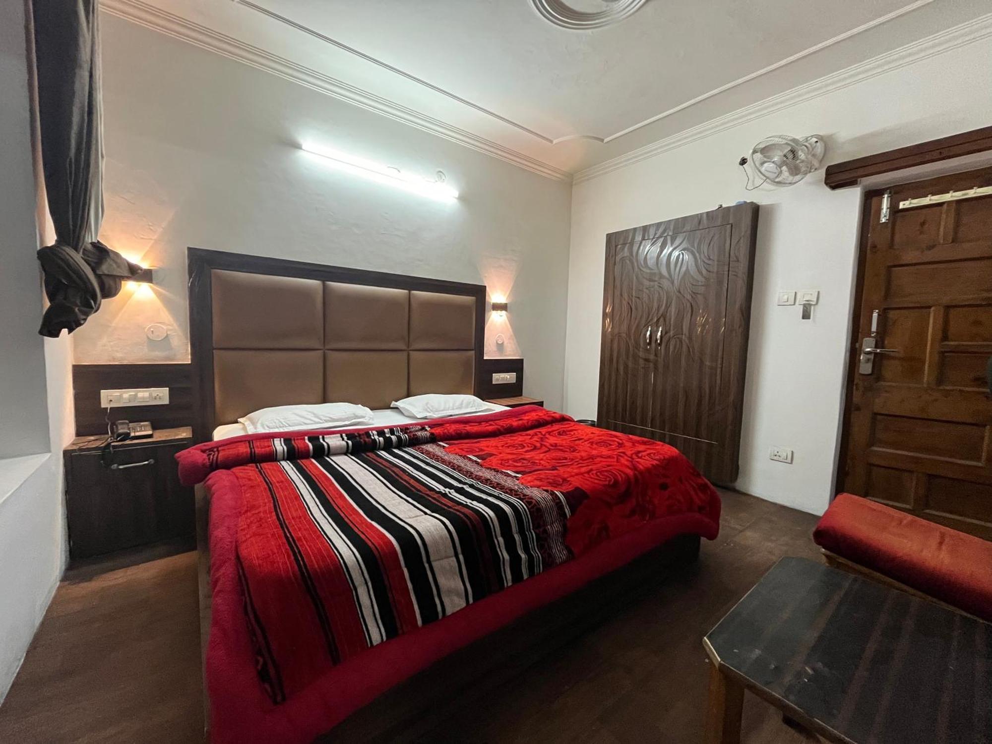 Hotel Premier Mall Road Manali Extérieur photo